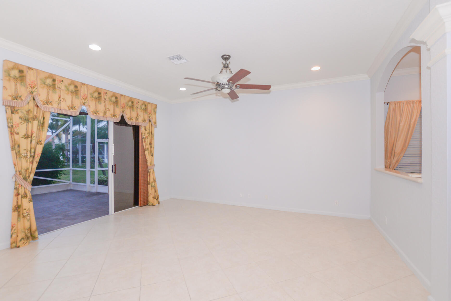 364 Springview Loop Port St. Lucie, FL 34986 - Photo 19 of 38 family room (2)