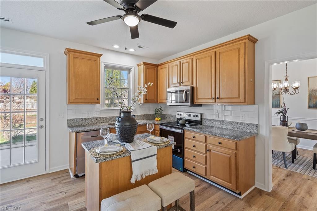 3689 Shadow Ridge Drive High Point, NC 27265 - Photo 14 of 40 Kitchen