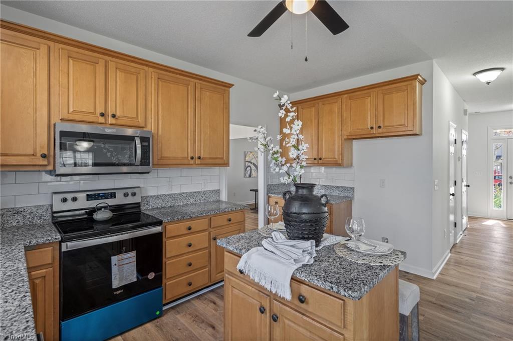 3689 Shadow Ridge Drive High Point, NC 27265 - Photo 16 of 40 Kitchen