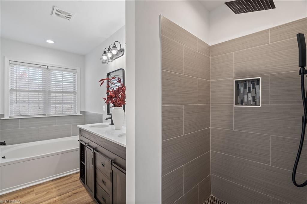 3689 Shadow Ridge Drive High Point, NC 27265 - Photo 22 of 40 Primary Bathroom