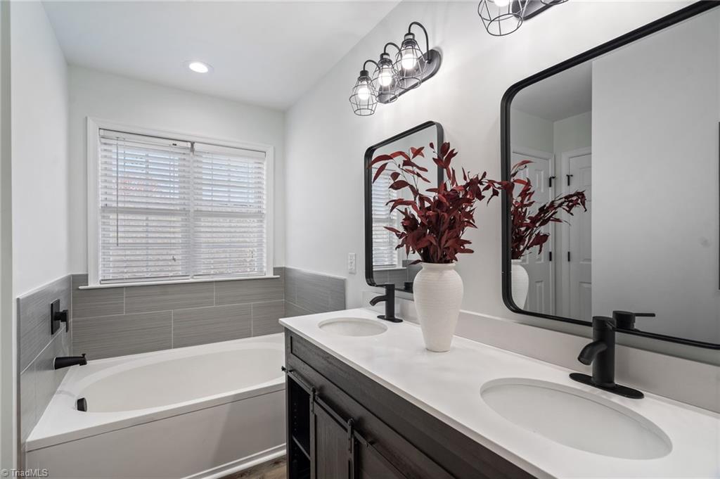 3689 Shadow Ridge Drive High Point, NC 27265 - Photo 23 of 40 Primary Bathroom