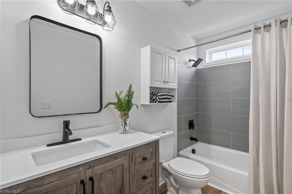 3689 Shadow Ridge Drive High Point, NC 27265 - Photo 26 of 40 2nd Bathroom