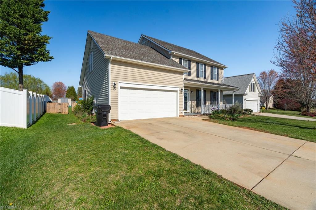 3689 Shadow Ridge Drive High Point, NC 27265 - Photo 4 of 40 Side View