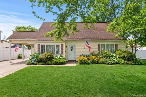 $649,000 | 4 Erlwein Court, Massapequa, NY 11758