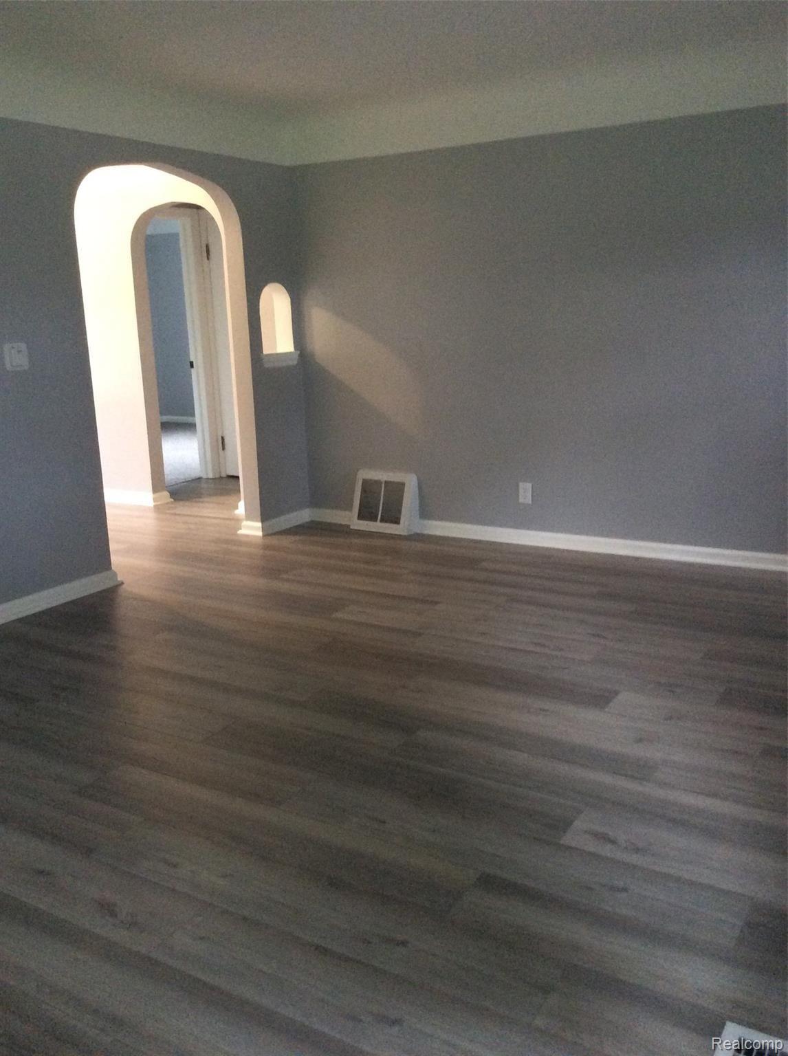 8404 East Richfield Road Davison, MI 48423 - Photo 9 of 27 2C57793E-097B-4998-A35A-69E7CBB9E2B8.jpeg