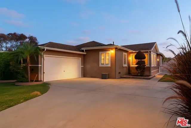 $965,000 | 11731 Cimarron Avenue, Hawthorne, CA 90250