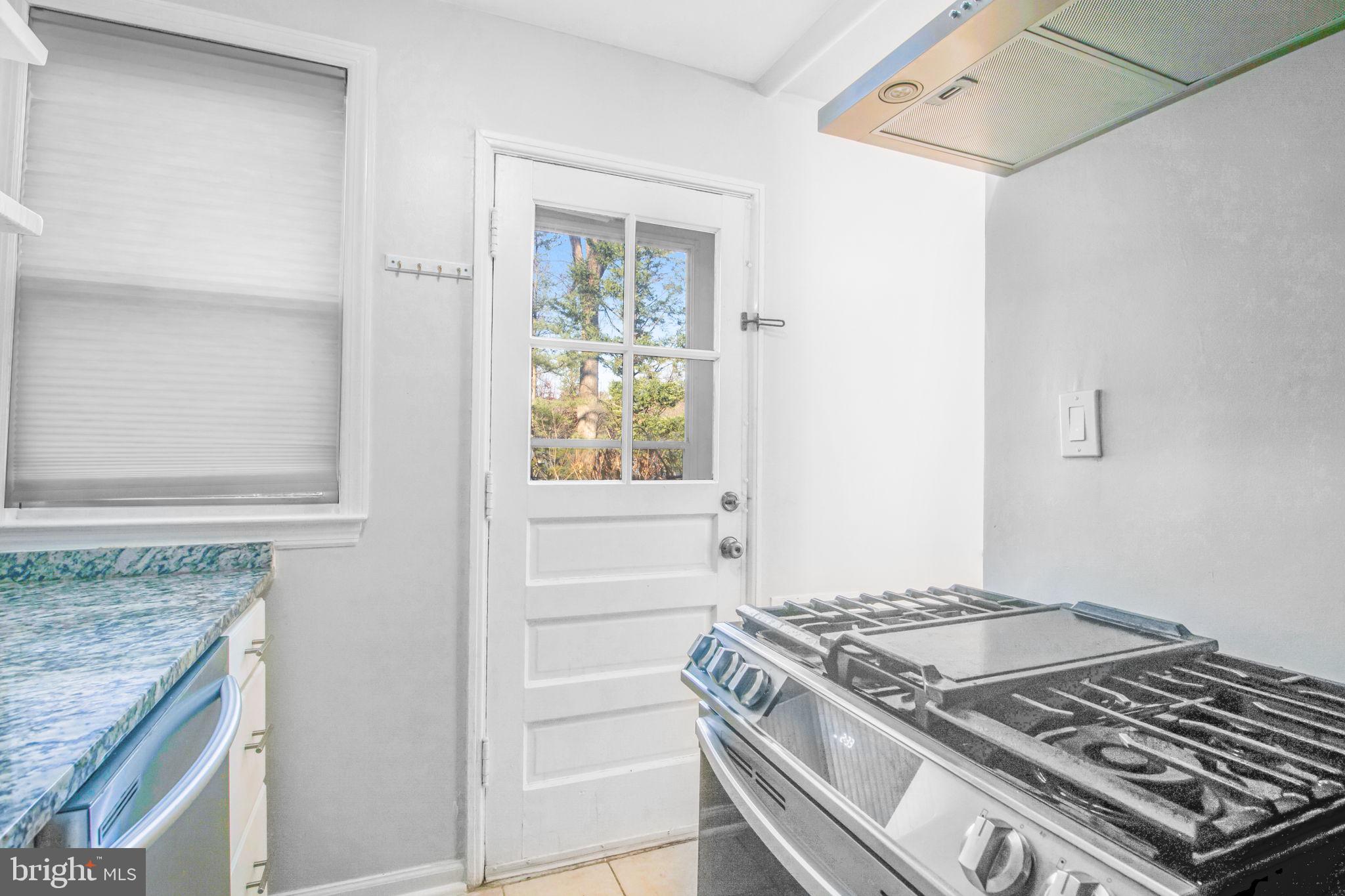 1109 Carson Street Silver Spring, MD 20901 - Photo 5 of 40