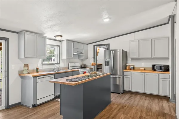 $280,000 | 8205 East 255th Terrace, Freeman, MO 64746