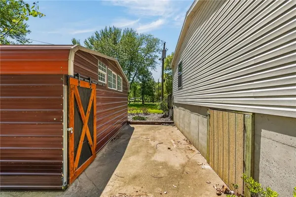 $280,000 | 8205 East 255th Terrace, Freeman, MO 64746