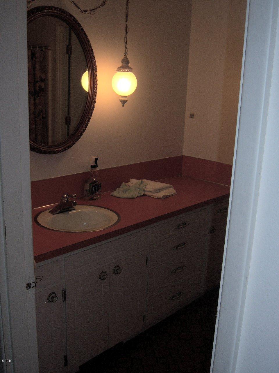 460 Southeast Gibson Road Waldport, OR 97394 - Photo 11 of 21 100_8914