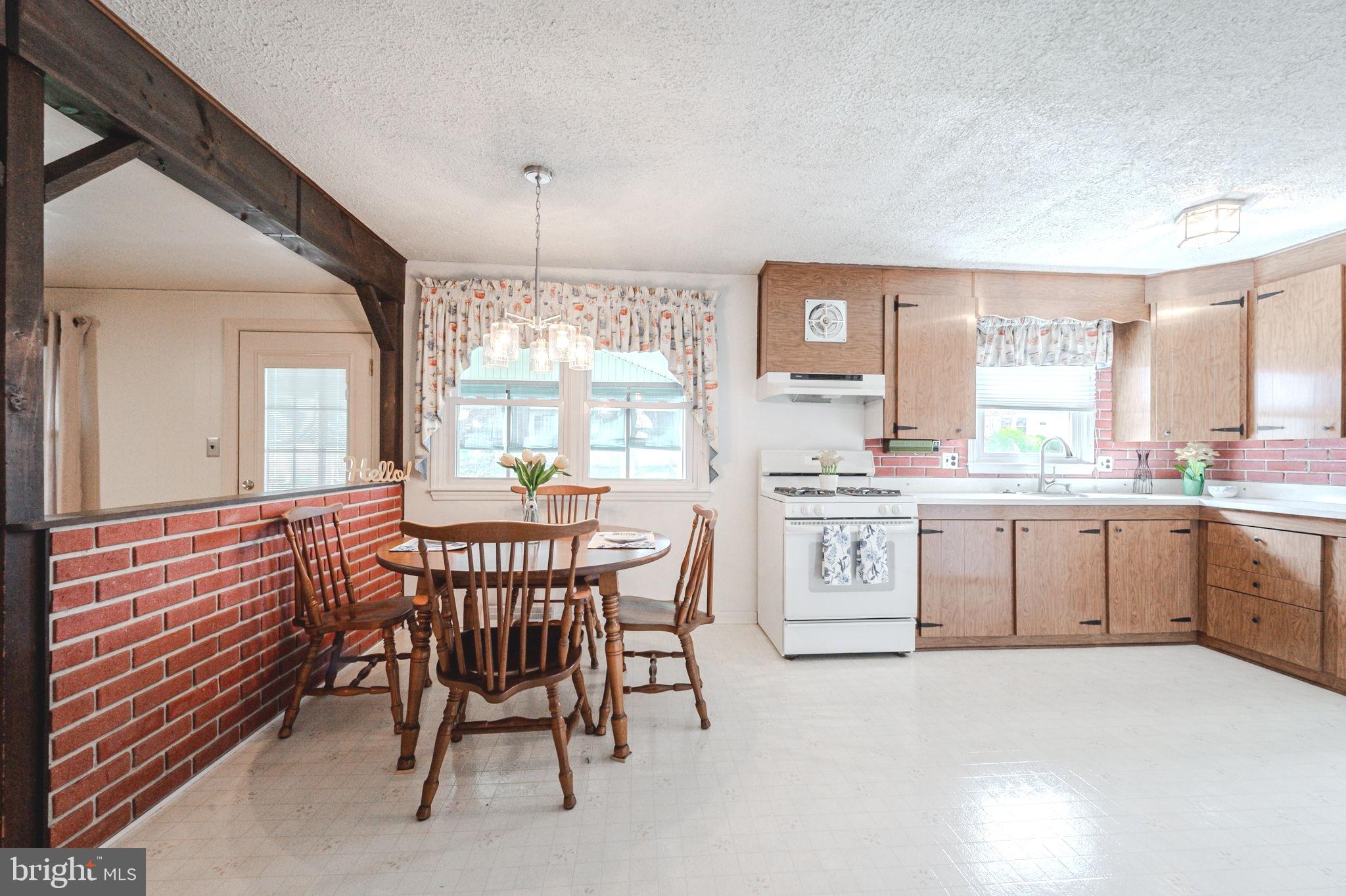 216 Morrison Road New Castle, DE 19720 - Photo 10 of 27 Breakfast Area and Kitchen