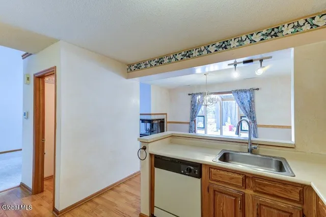 $299,900 | 4006 Georgetown Square, Schenectady, NY 12303