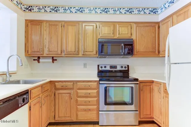 $299,900 | 4006 Georgetown Square, Schenectady, NY 12303