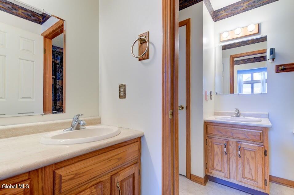 4006 Georgetown Square Schenectady, NY 12303 - Photo 28 of 40 double sink