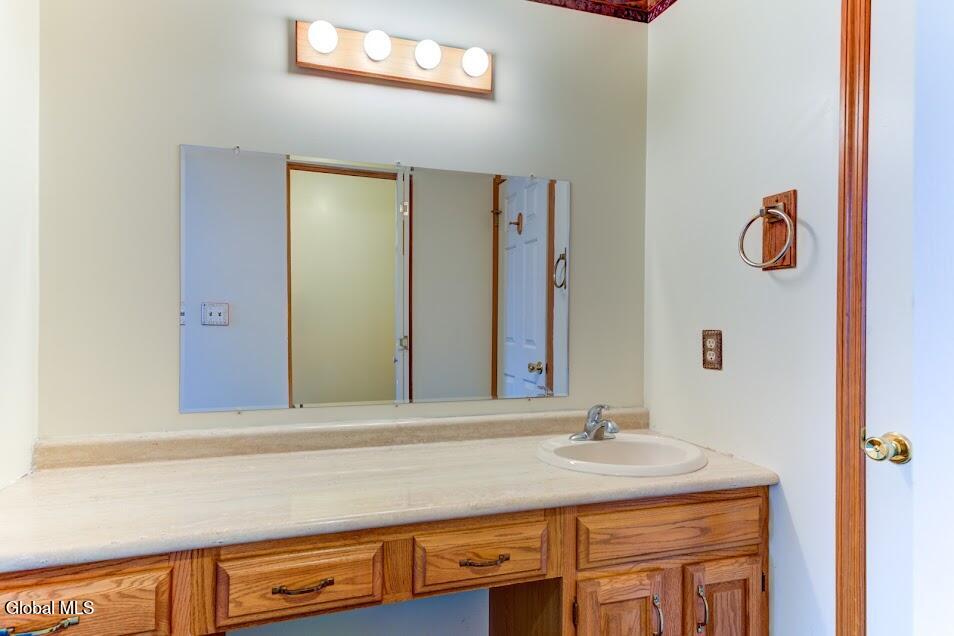 4006 Georgetown Square Schenectady, NY 12303 - Photo 29 of 40 beauty