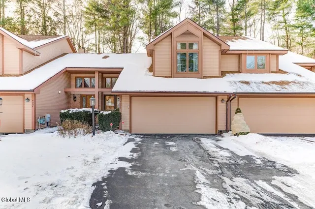 $299,900 | 4006 Georgetown Square, Schenectady, NY 12303