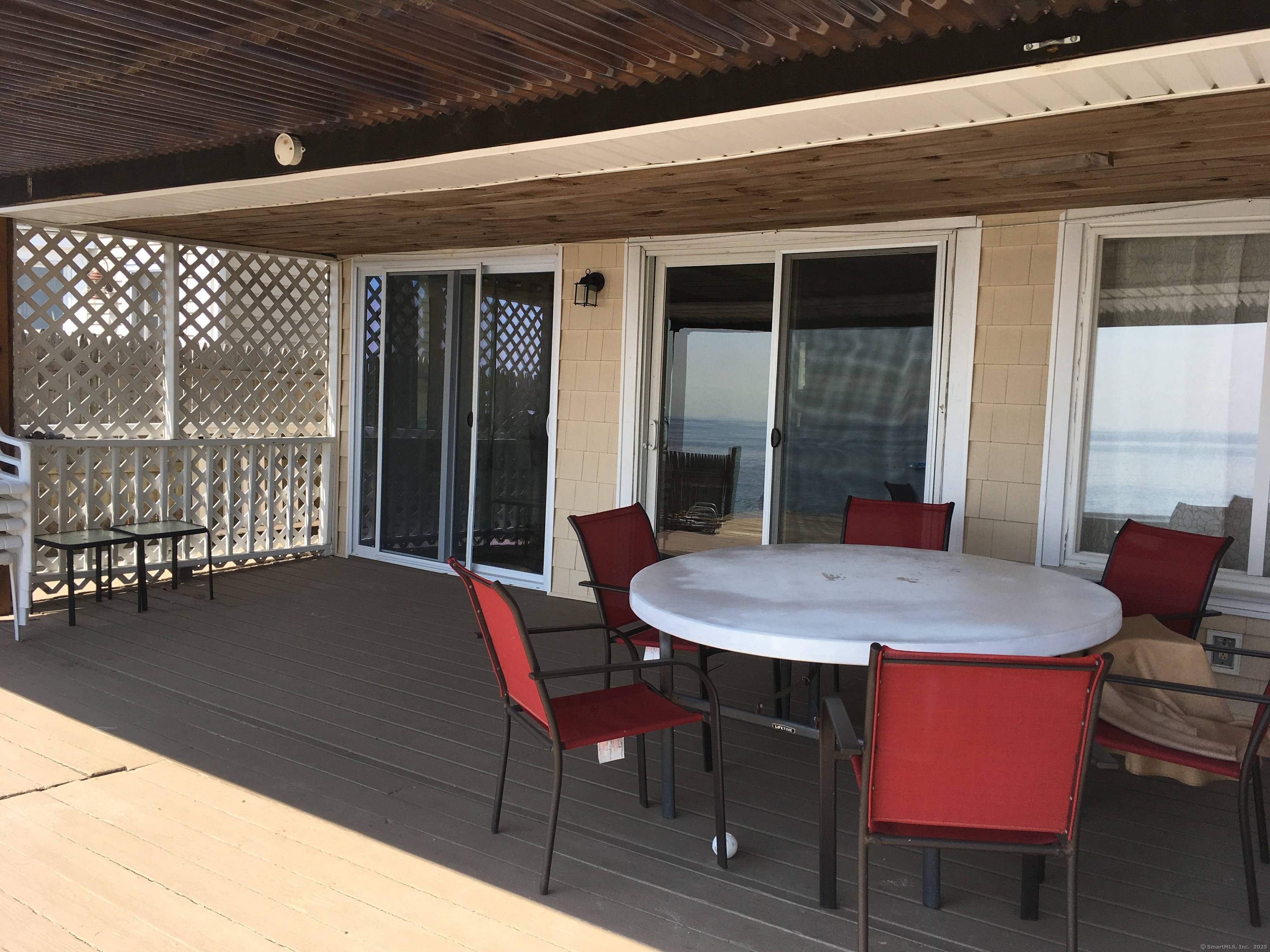 989 Fairfield Beach Road Fairfield, CT 06824 - Photo 25 of 27 a balcony with table and chairs