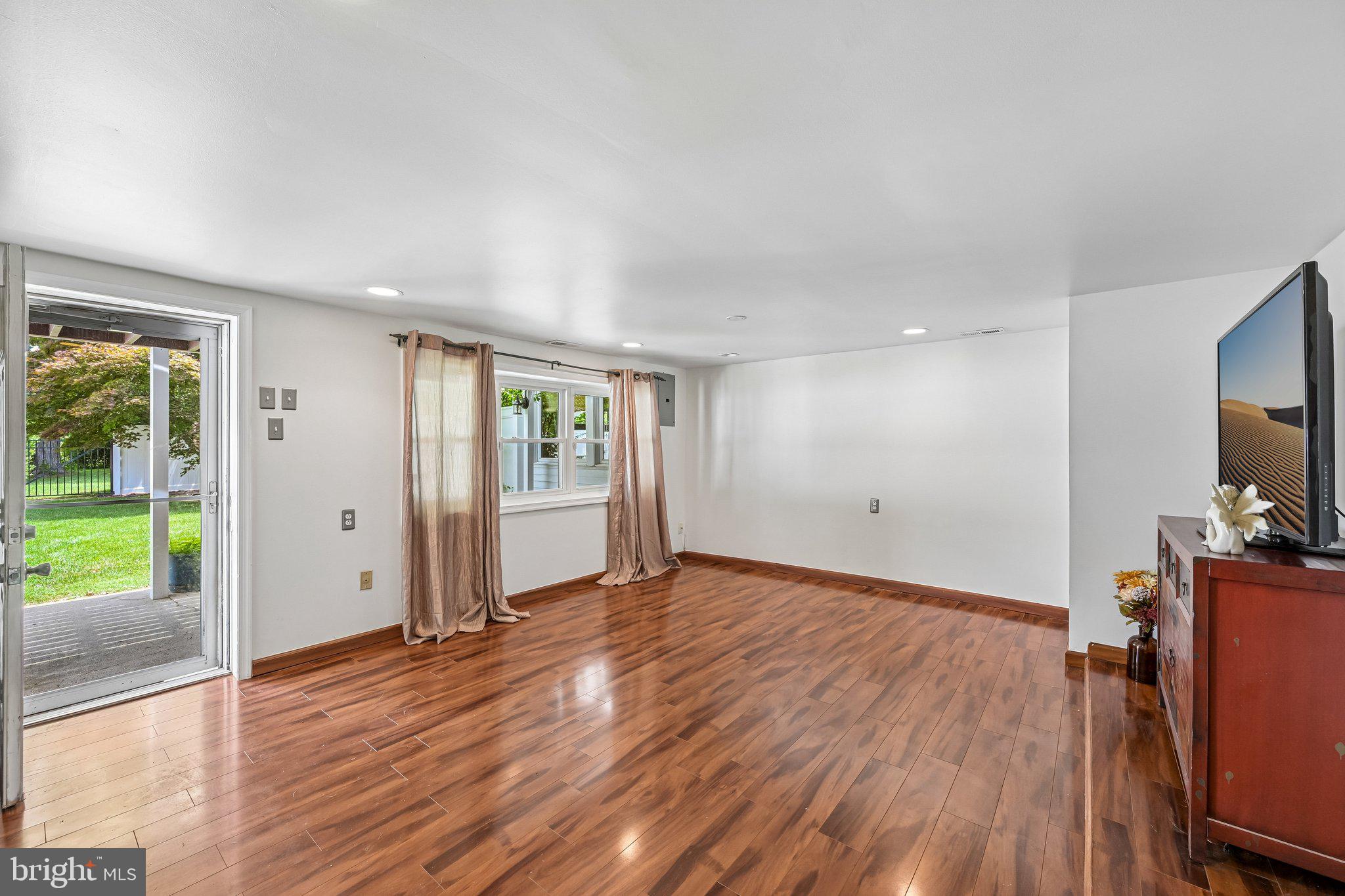12534 Fedor Road Philadelphia, PA 19154 - Photo 49 of 66 Bright and airy open space awaits.