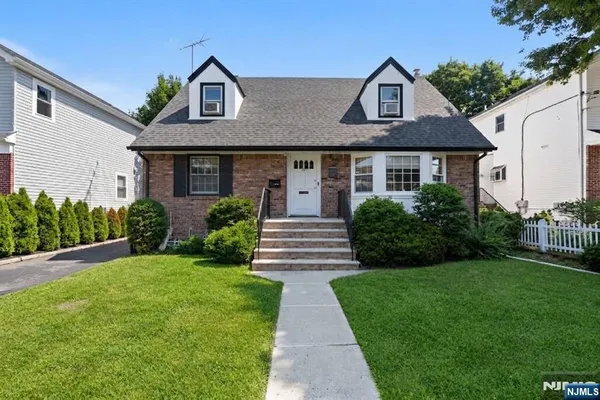 $799,998 | 422 Union Avenue, Rutherford, NJ 07070