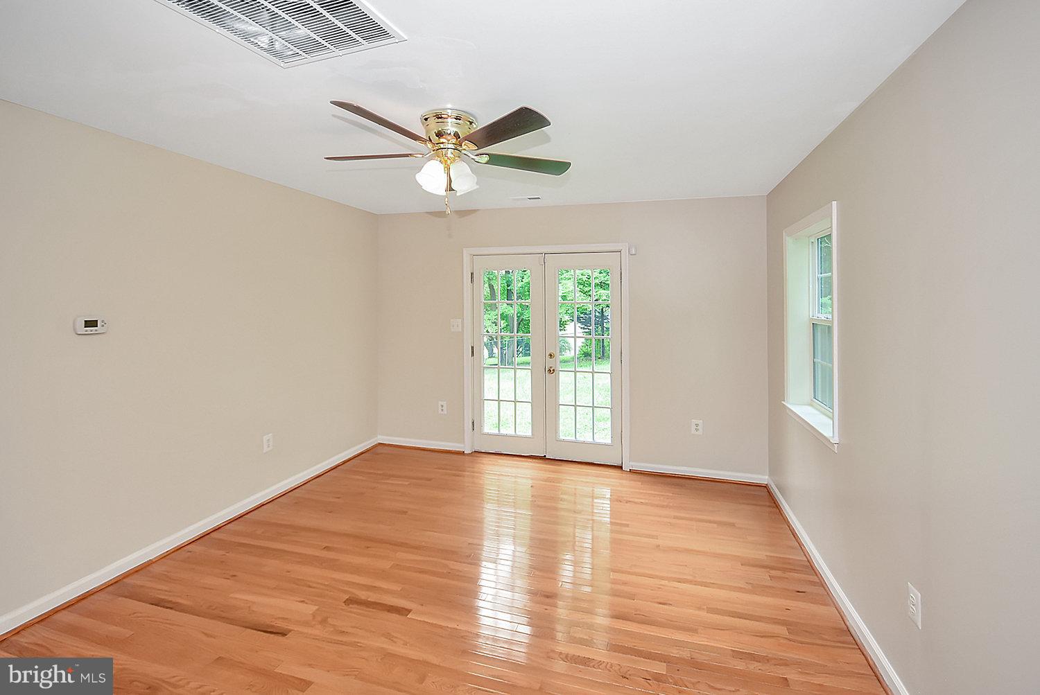 12525 Tove Road Clinton, MD 20735 - Photo 16 of 19 Living Room