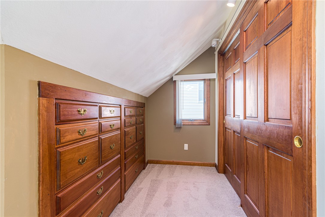 31 Kingfisher Road South Kingstown, RI 02879 - Photo 11 of 24 Built-ins and closet