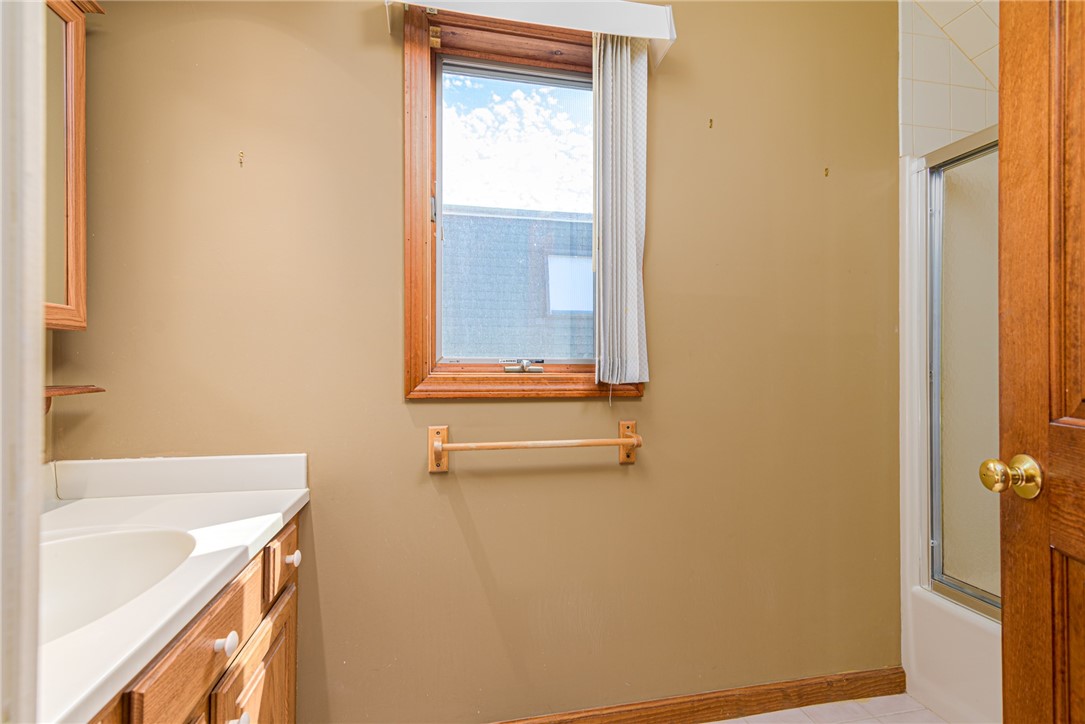31 Kingfisher Road South Kingstown, RI 02879 - Photo 13 of 24 Bathroom with tub/shower