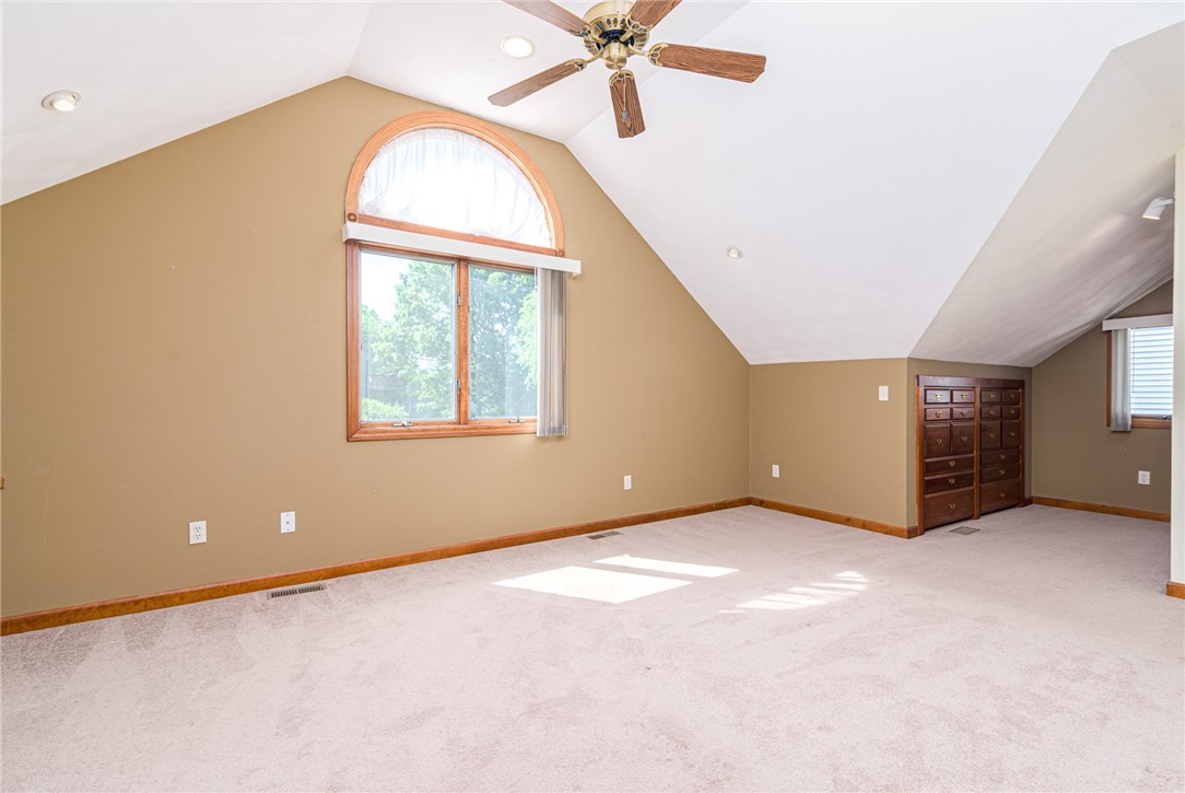 31 Kingfisher Road South Kingstown, RI 02879 - Photo 7 of 24 Large bedroom with built-in drawers and great closet space