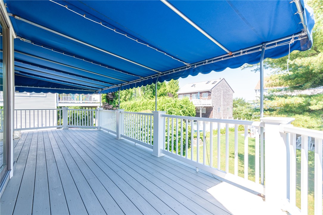 31 Kingfisher Road South Kingstown, RI 02879 - Photo 8 of 24 Composite deking and rails