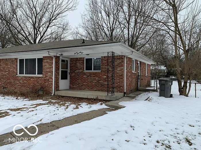 1272 North Ridgeview Drive Indianapolis, IN 46219 - Photo 1 of 15