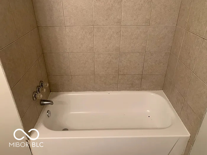 1272 North Ridgeview Drive Indianapolis, IN 46219 - Photo 12 of 15