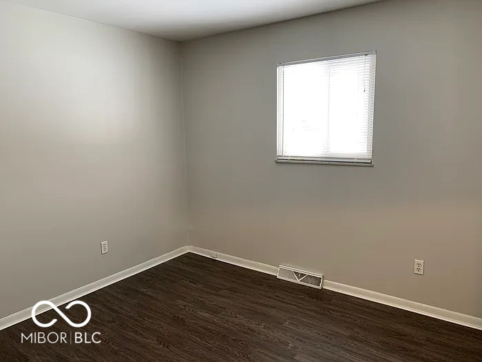 1272 North Ridgeview Drive Indianapolis, IN 46219 - Photo 13 of 15