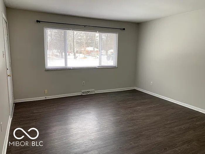 1272 North Ridgeview Drive Indianapolis, IN 46219 - Photo 4 of 15