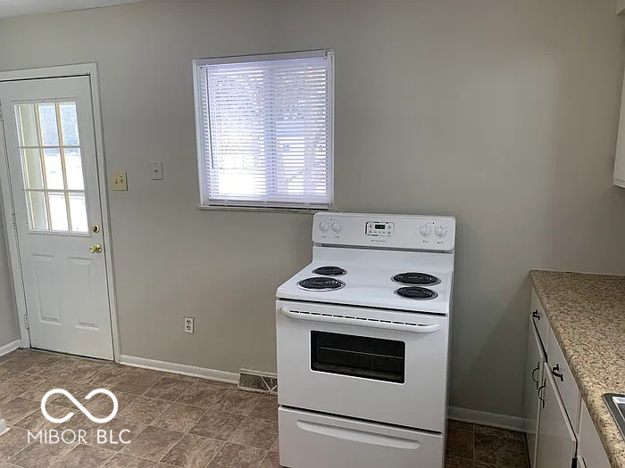 1272 North Ridgeview Drive Indianapolis, IN 46219 - Photo 6 of 15