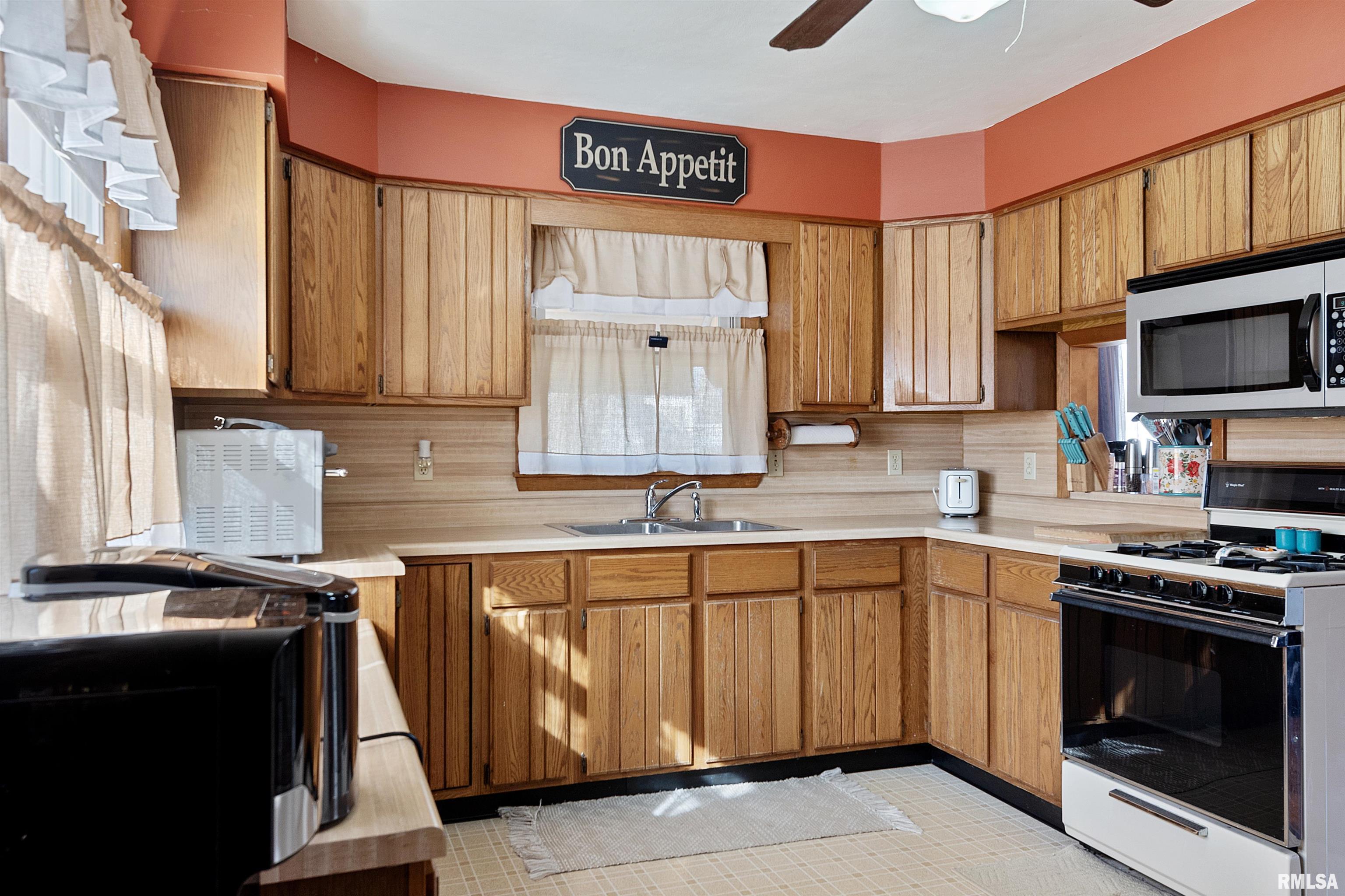 110 Willow Road Rochester, IL 62563 - Photo 12 of 34