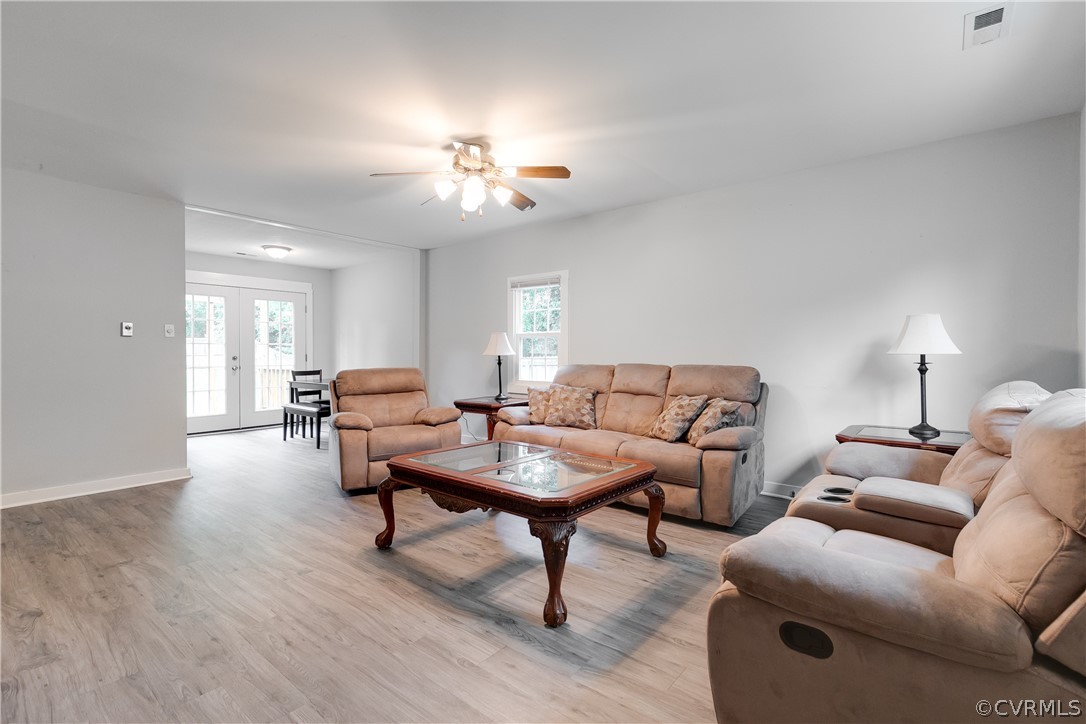 9504 Meadowgreen Road Henrico, VA 23294 - Photo 3 of 21