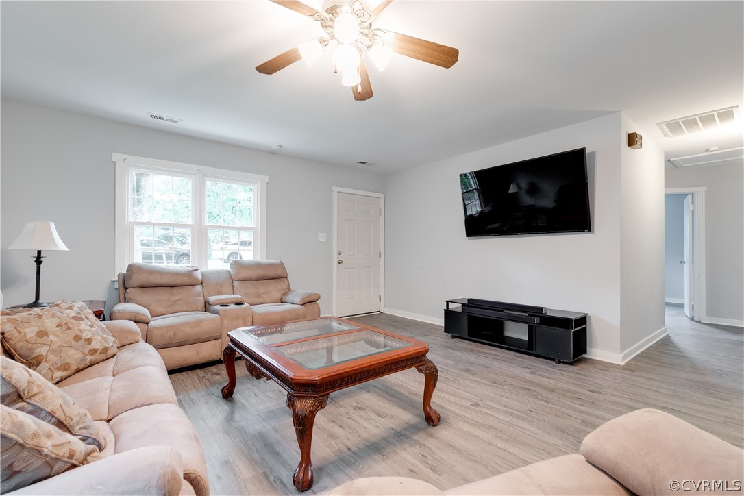 9504 Meadowgreen Road Henrico, VA 23294 - Photo 5 of 21