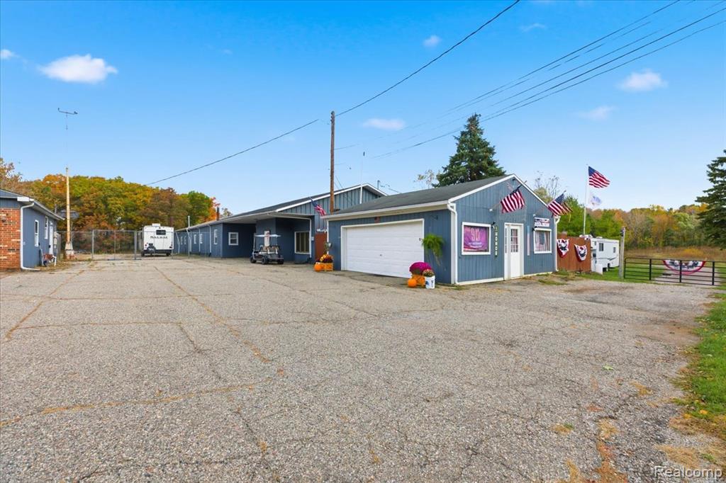 4718 Davison Road Lapeer, MI 48446 - Photo 5 of 36