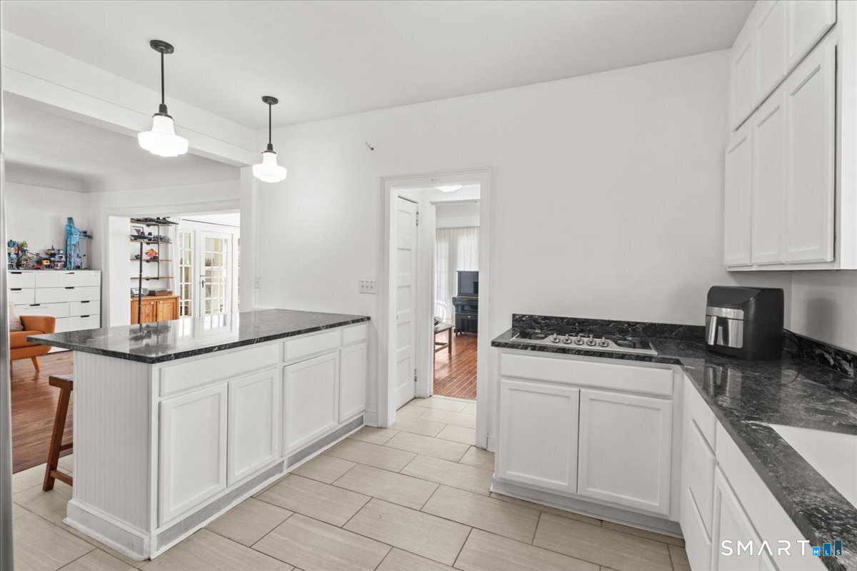 16 Lilley Road West Hartford, CT 06119 - Photo 4 of 16