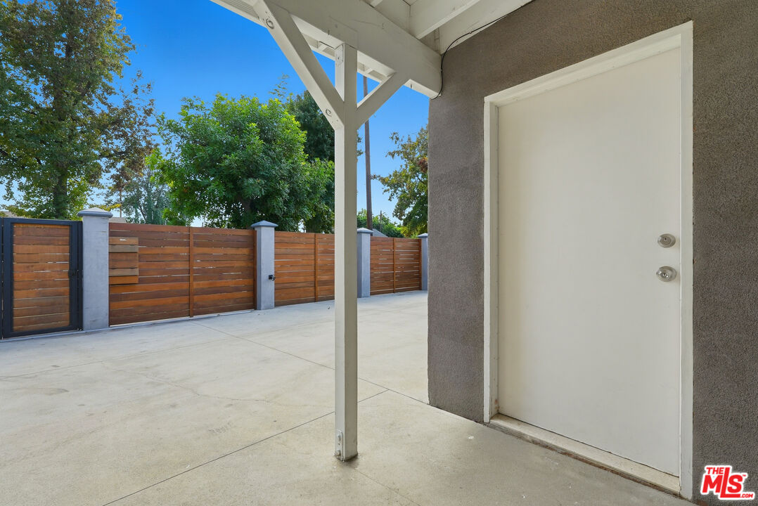 18149 Welby Way Reseda, CA 91335 - Photo 12 of 50 a view of entryway