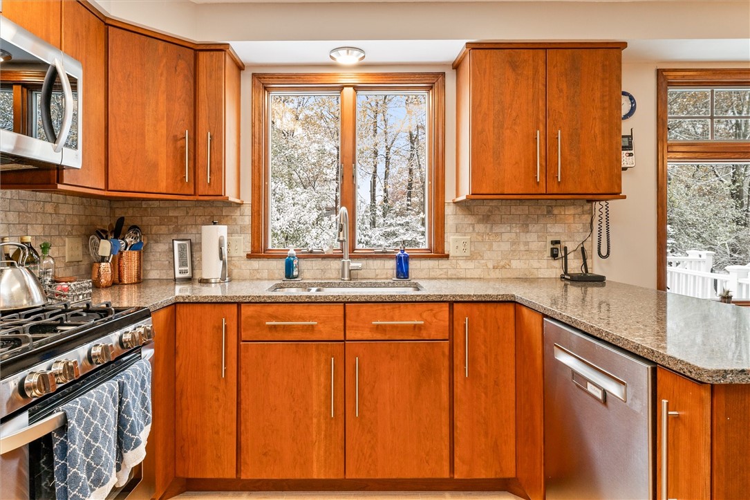 11 Tree Top Lane West Henrietta, NY 14586 - Photo 3 of 50