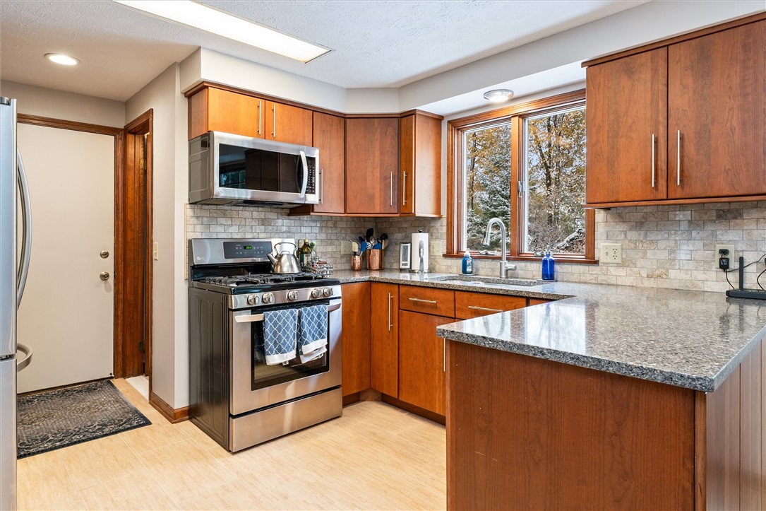 11 Tree Top Lane West Henrietta, NY 14586 - Photo 9 of 50