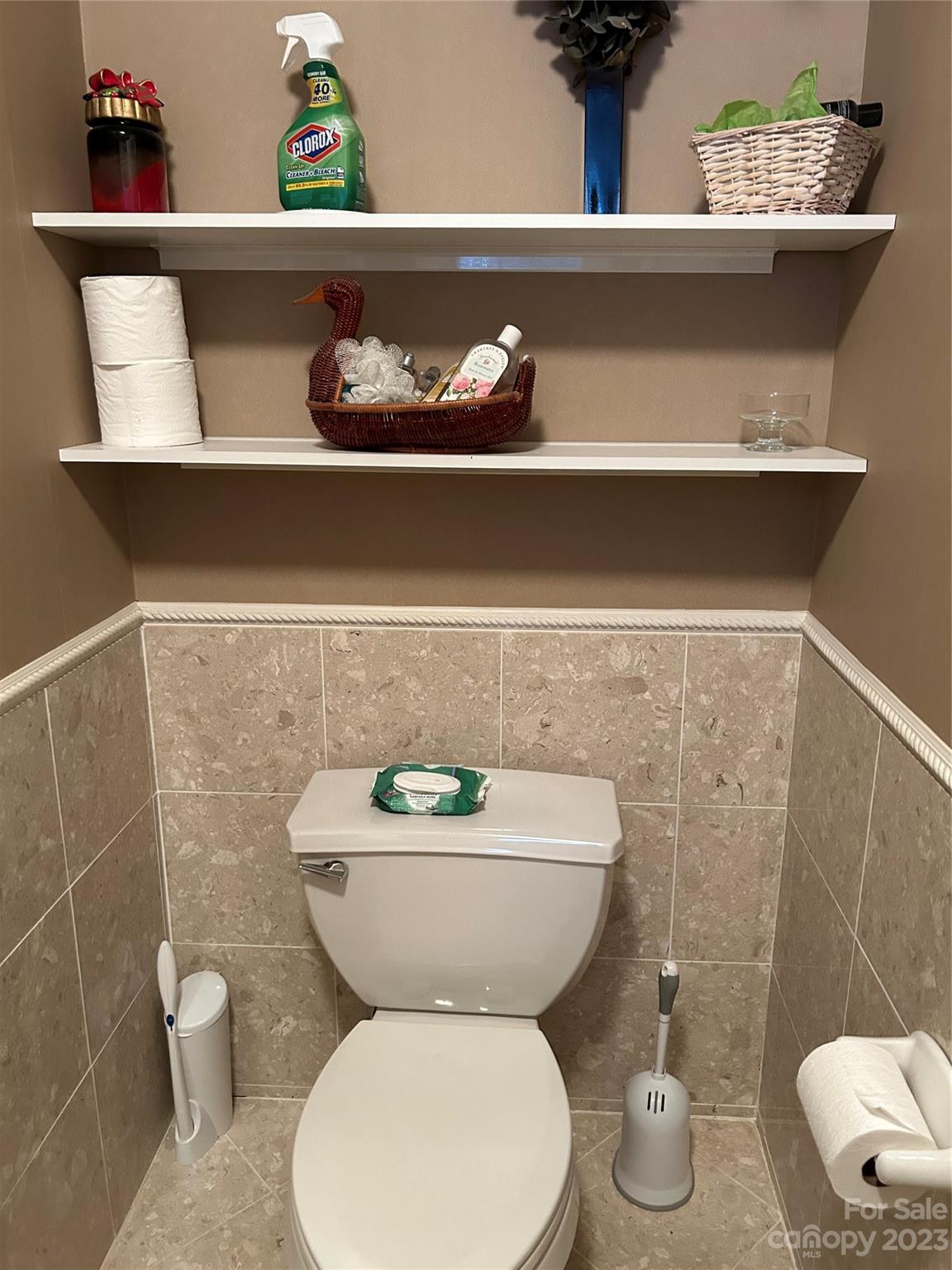 428 Brandon Road Hendersonville, NC 28739 - Photo 32 of 48 a bathroom with a toilet