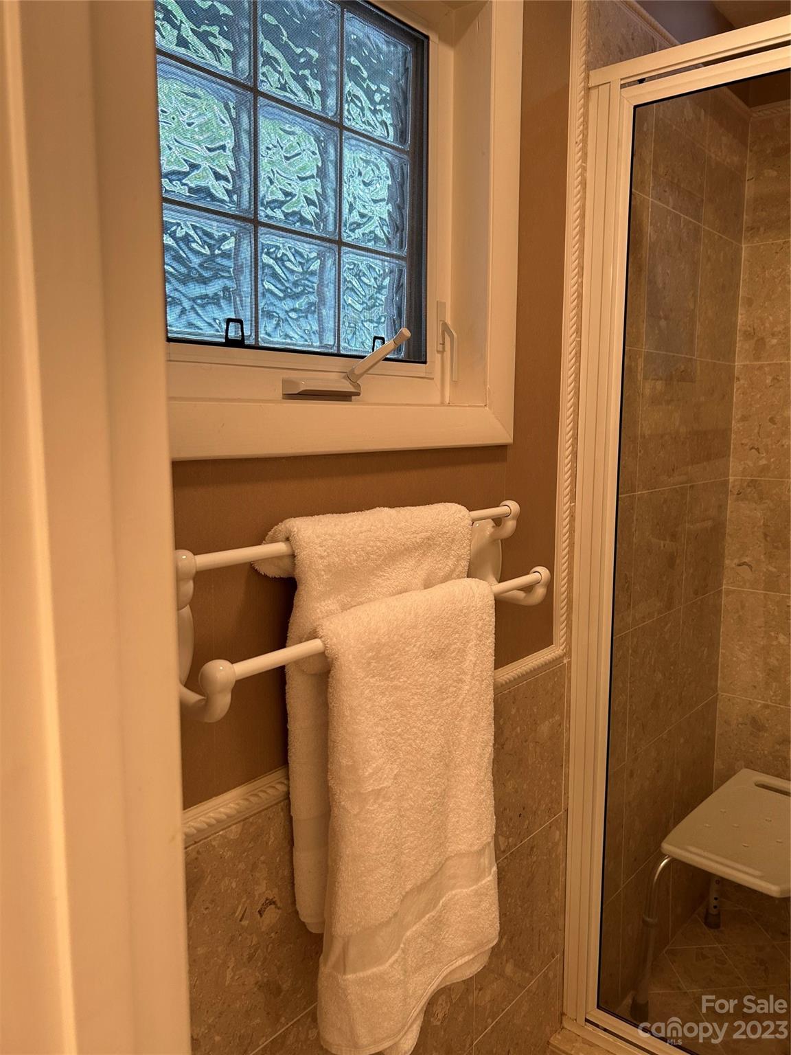 428 Brandon Road Hendersonville, NC 28739 - Photo 40 of 48 a bathroom with a bathtub and shower