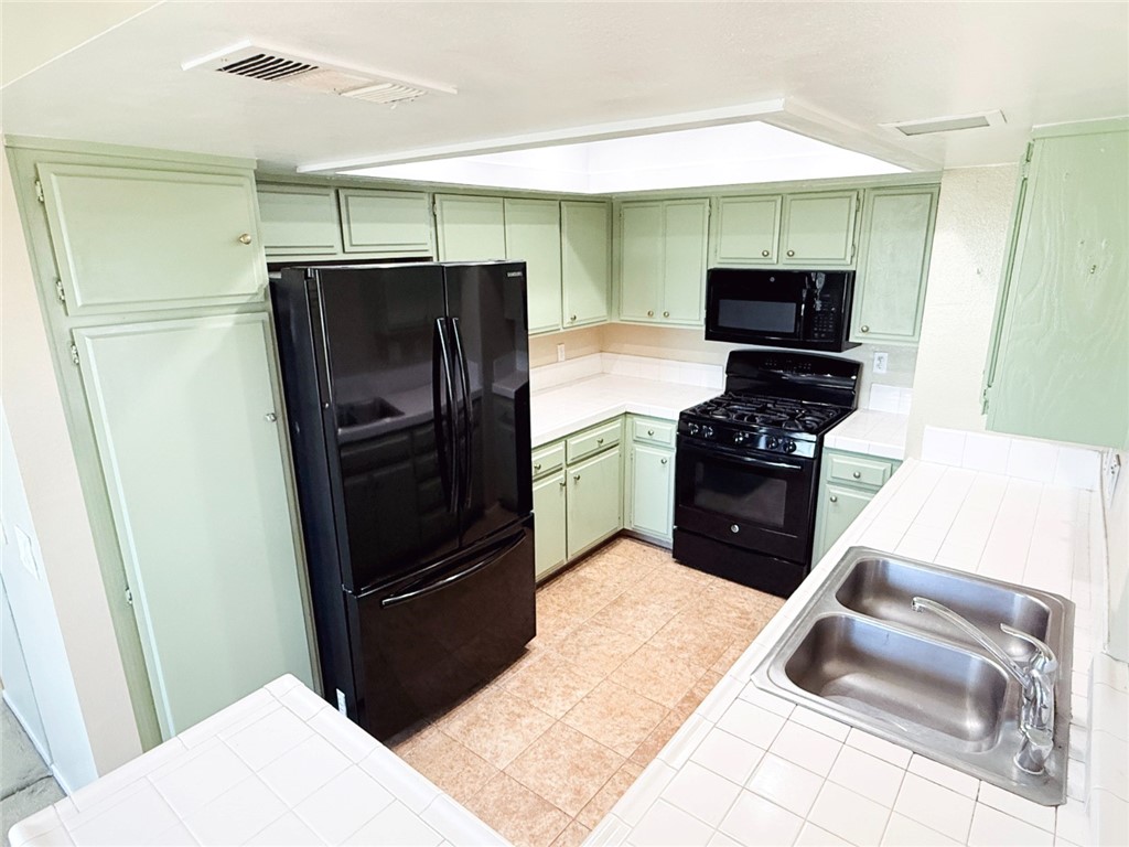 26342 Forest Ridge Drive, Unit 4H Lake Forest, CA 92630 - Photo 11 of 38 Current Condition