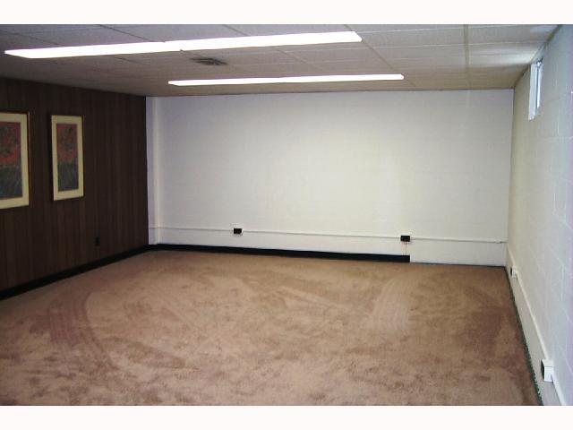 8118 Spring Mill Road Indianapolis, IN 46260 - Photo 10 of 11 Gallery Image 10