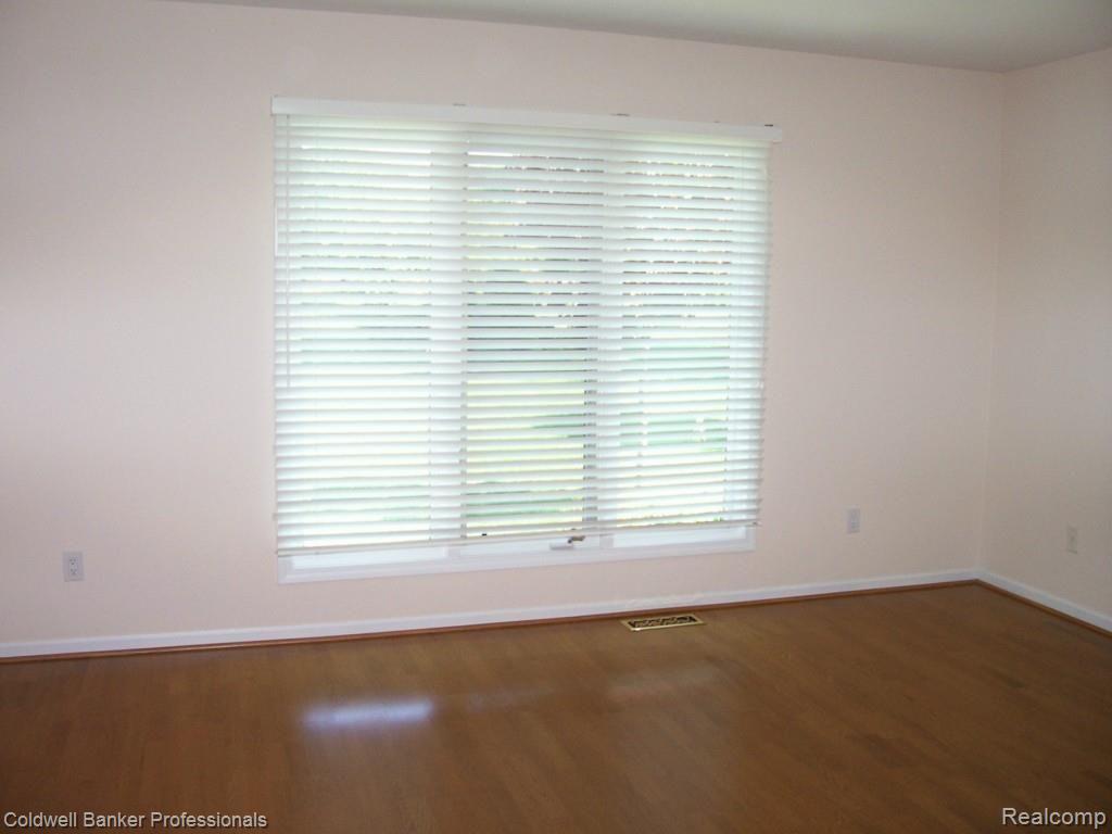 5874 Dawn Ridge Drive Troy, MI 48098 - Photo 9 of 16 102_7031.jpg