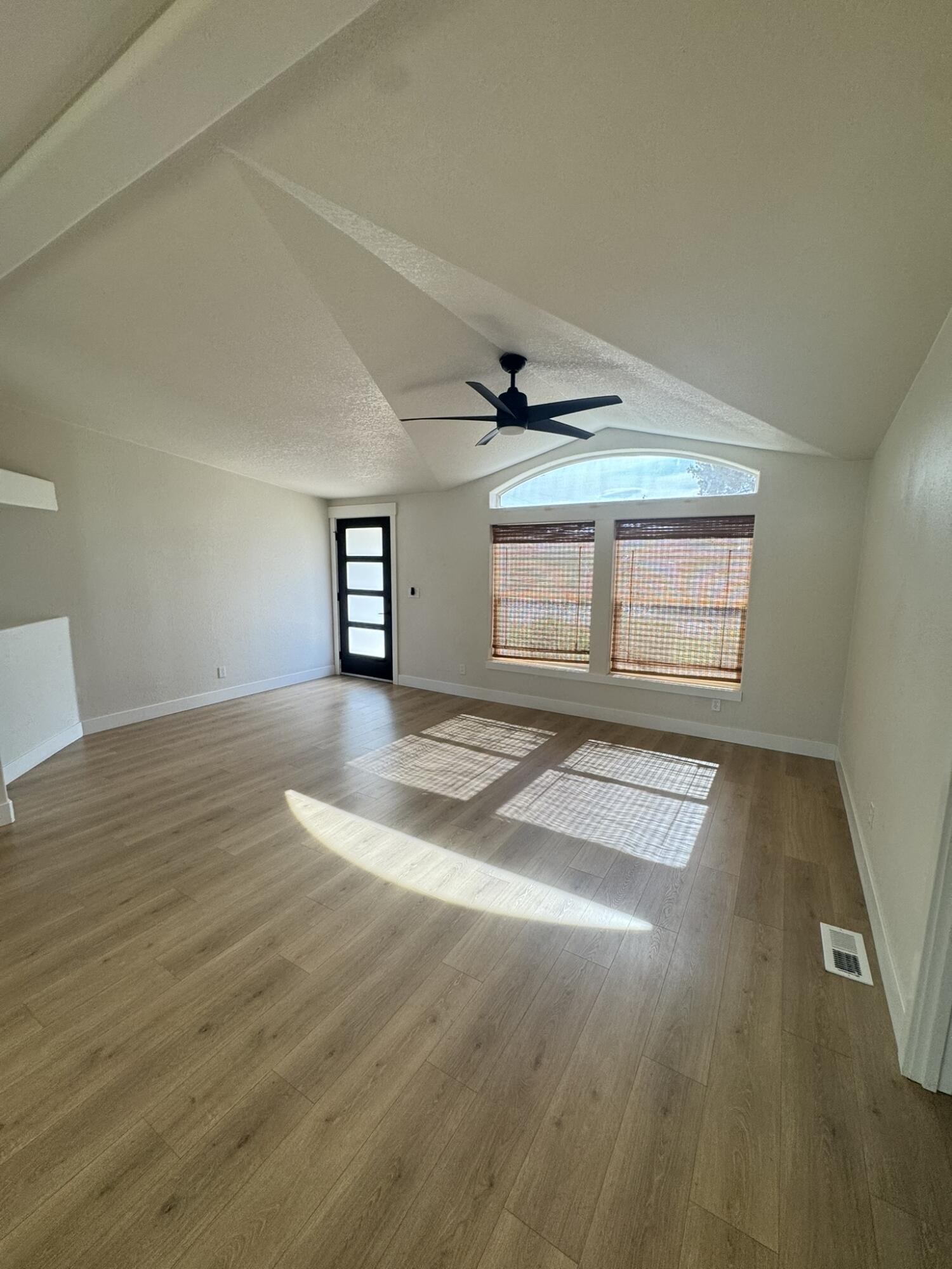 264 North 100 West Ivins, UT 84738 - Photo 21 of 34 Living Room