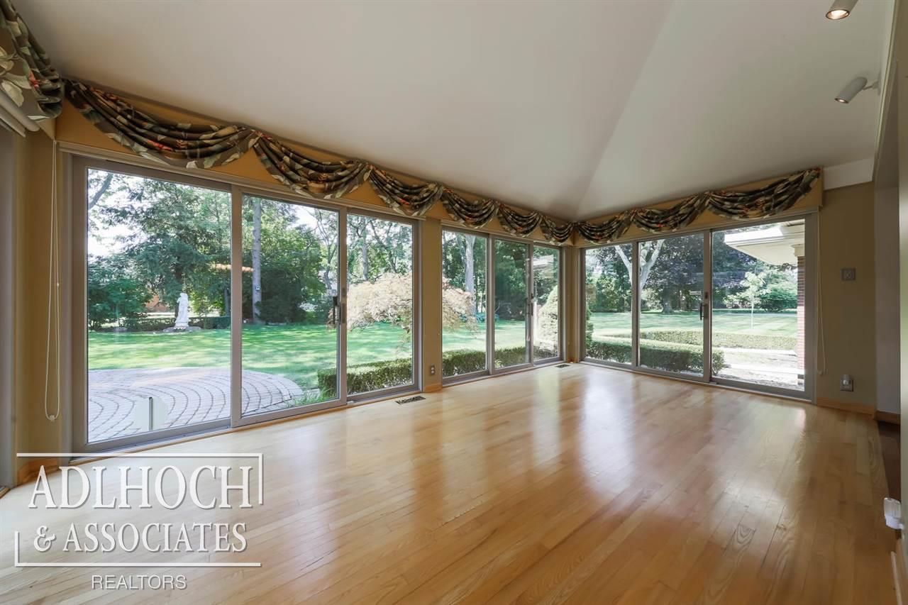 35 Clairview Road Grosse Pointe, MI 48236 - Photo 8 of 29 31329465-7.JPG