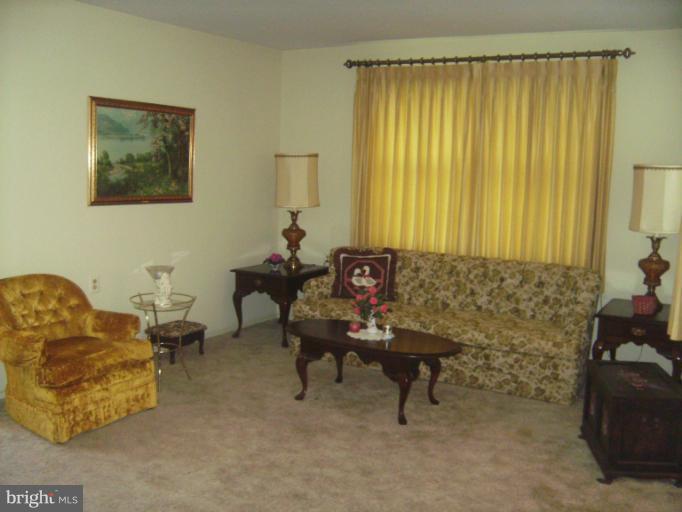 7089 Catalpa Road Frederick, MD 21703 - Photo 1 of 14 Living Room