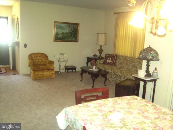 7089 Catalpa Road Frederick, MD 21703 - Photo 4 of 14 Living Room